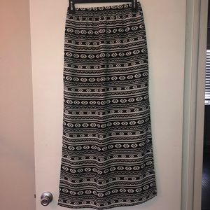 🌟FRANCESCAS BLACK & WHITE MAXI SKIRT🌟